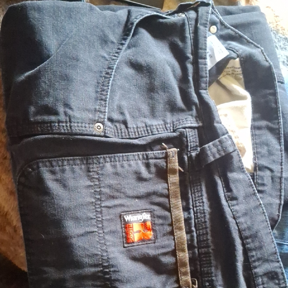 Wrangler Dark Cargo Trousers They are dark Blavk Only Wore 2  Times Dounle Knee